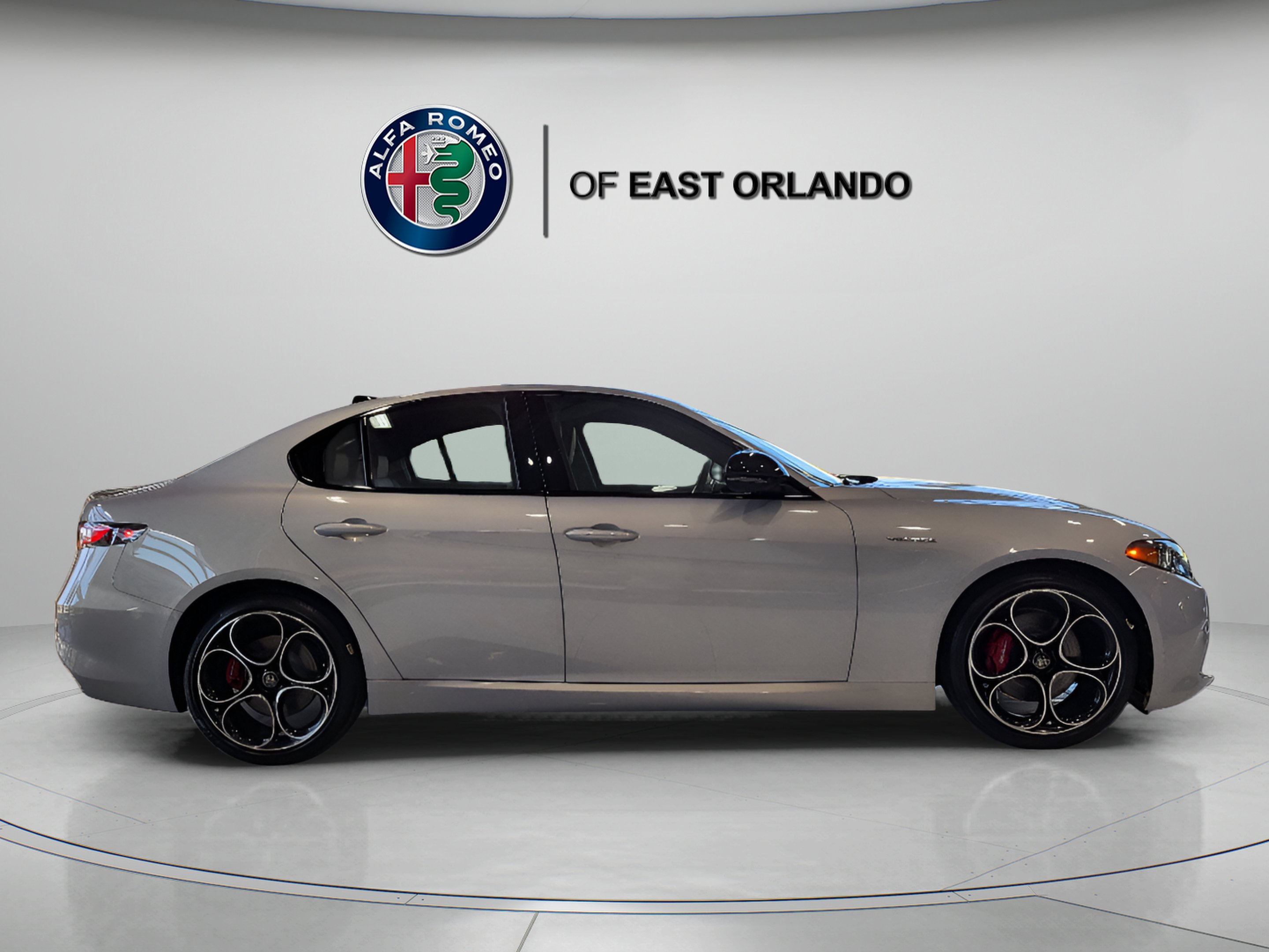 New 2025 Moonlight Gray Metallic Alfa Romeo  image 9