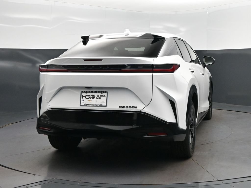 New 2026 Oxygen White Lexus  350e PREMIUM image 7