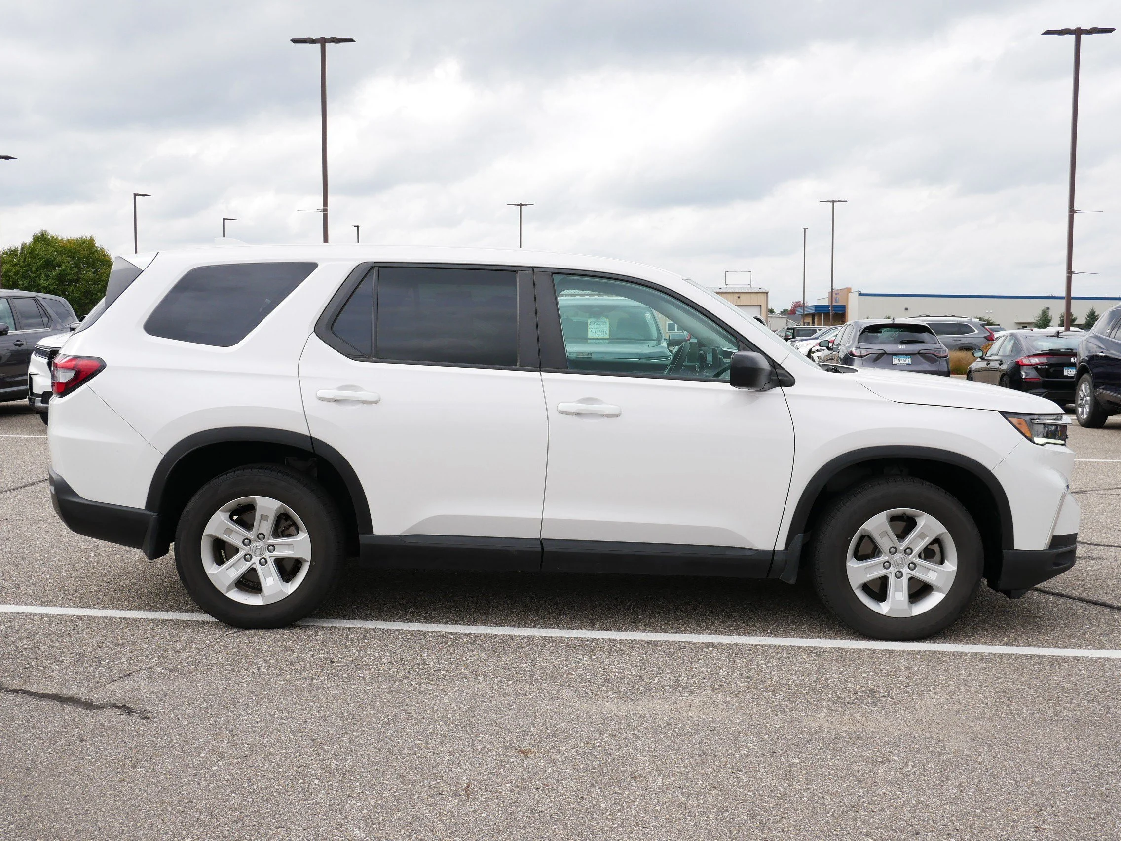 Certified Used 2023 Platinum White Pearl Honda LX image 8