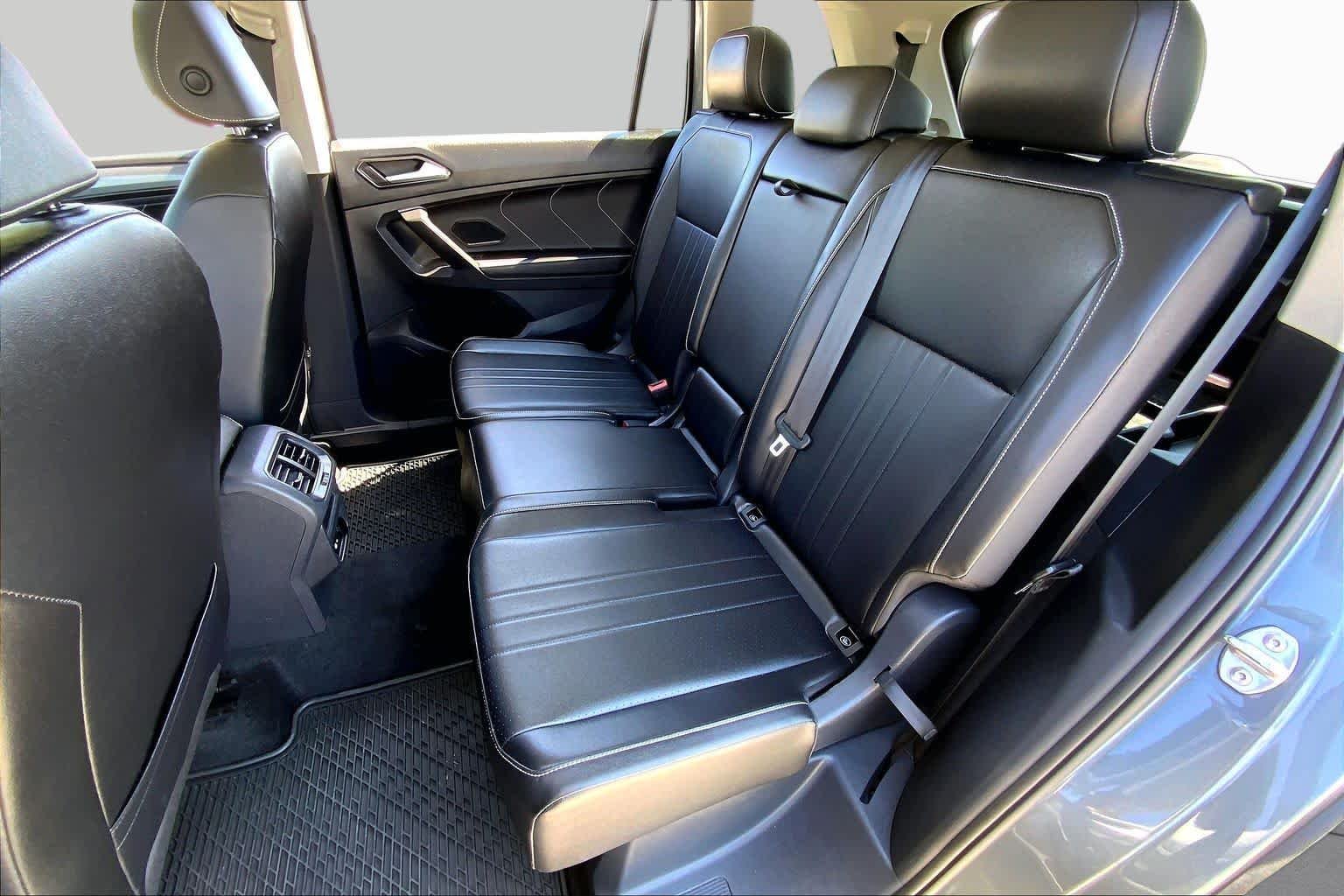 Used 2024 Platinum Gray Metallic Volkswagen SE image 20