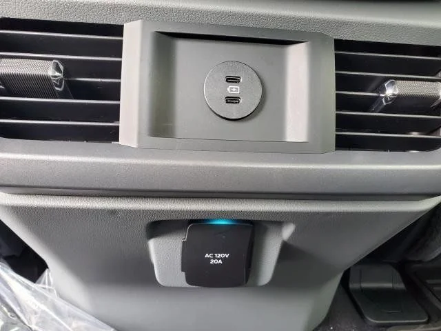 2025 Ford F-150 Lightning Flash - Photo 13