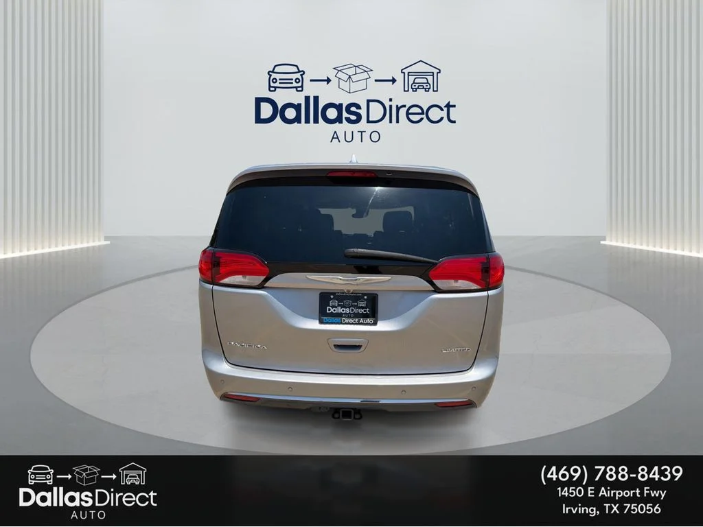 Used 2017 Billet Silver Metallic Clearcoat Chrysler Limited image 7