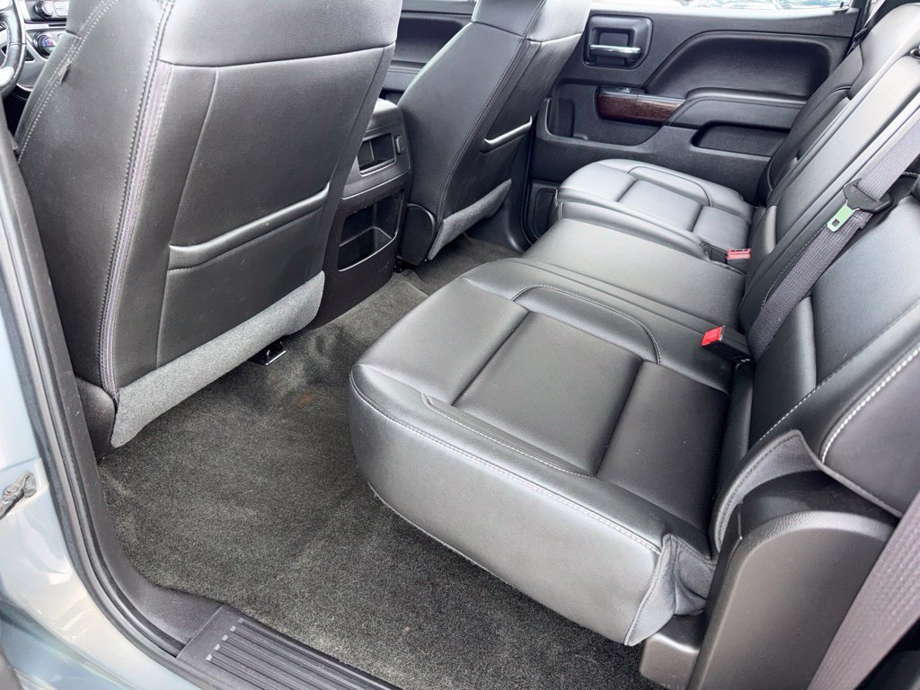 Used 2017 PEPPERDUST METALLIC GMC SLT image 26