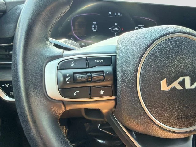 Used 2024 White Kia X-Line image 32