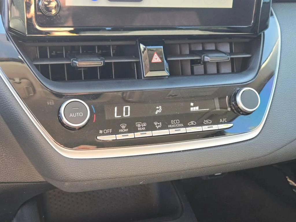 Used 2024 Classic Silver Me Toyota LE image 21