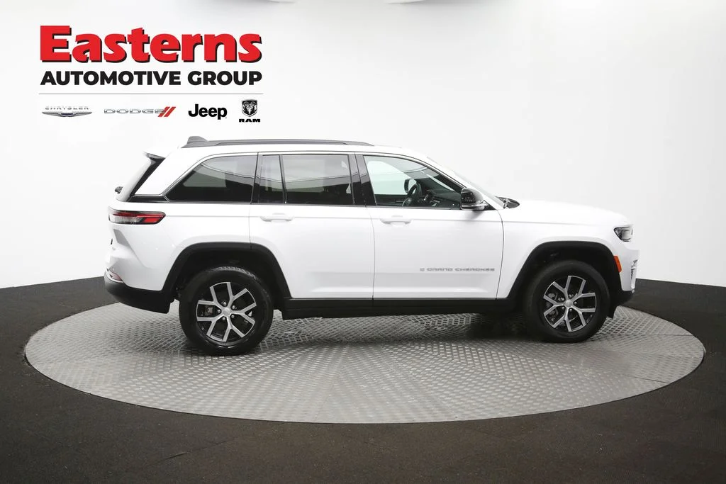 Used 2025 White Jeep Limited image 47