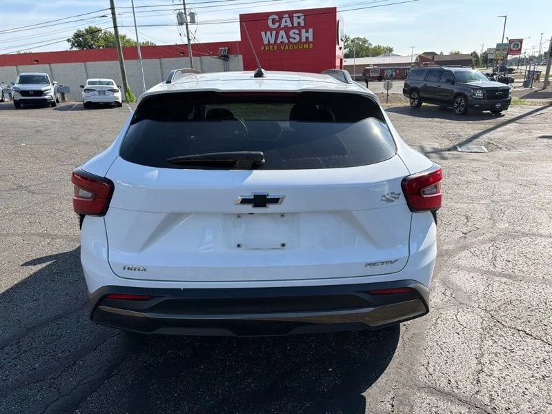 Used 2025 White Chevrolet ACTIV image 6