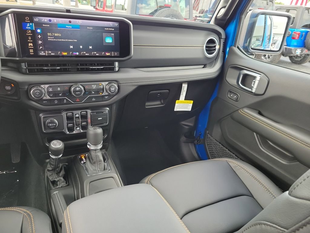 New 2026 Hydro Blue Pearl-Coat Exterior Paint Jeep Sahara image 23