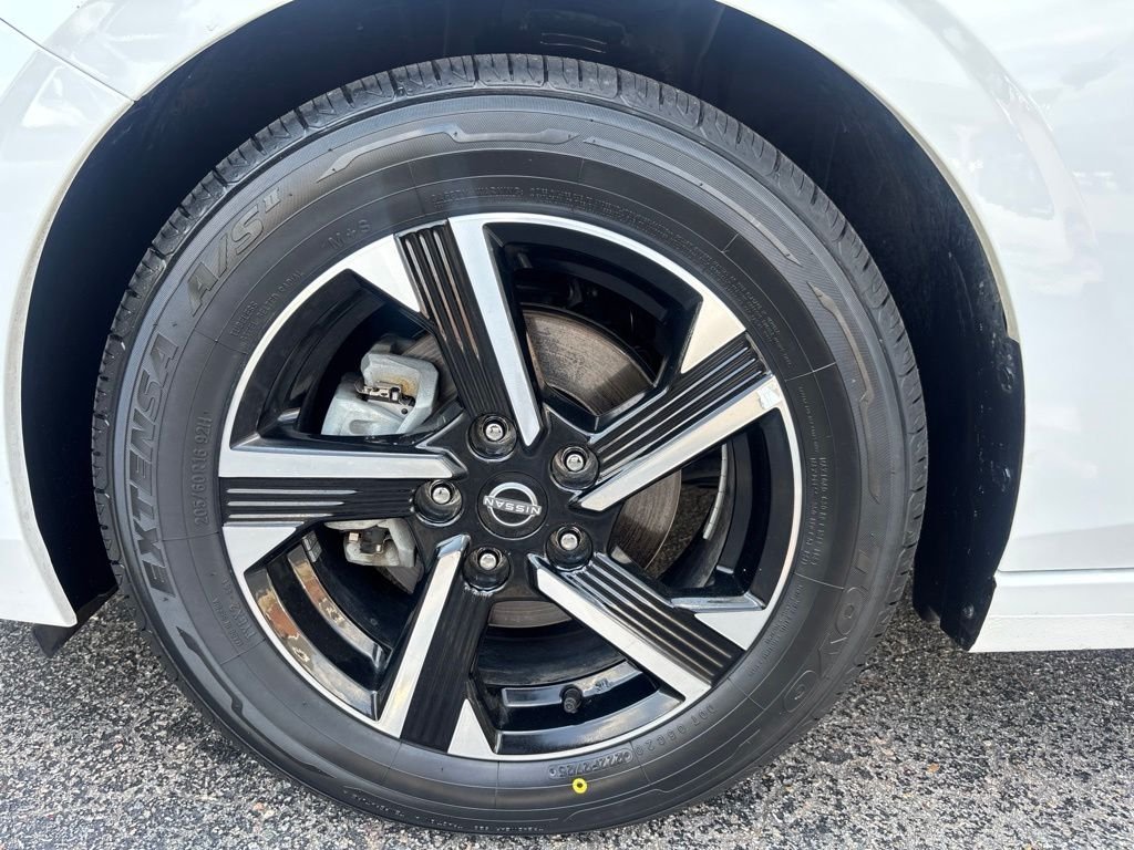 Used 2025 White Nissan SV image 33
