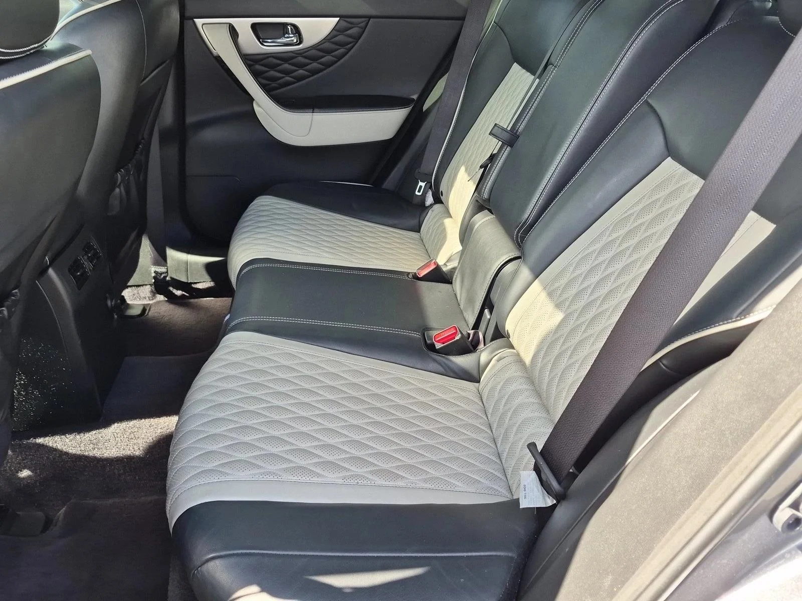 Used 2017 Graphite Shadow INFINITI  image 19