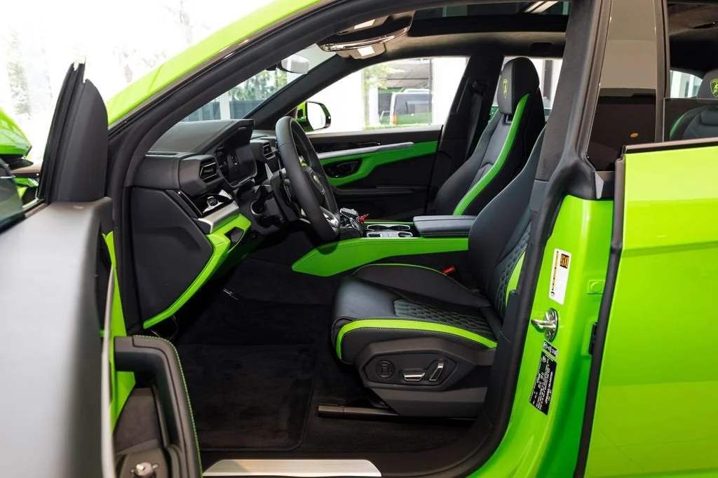 Used 2025 Green Lamborghini SE image 49