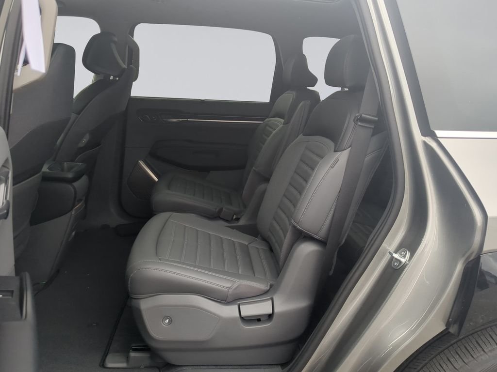 Used 2024 Pebble Gray Kia Land image 18