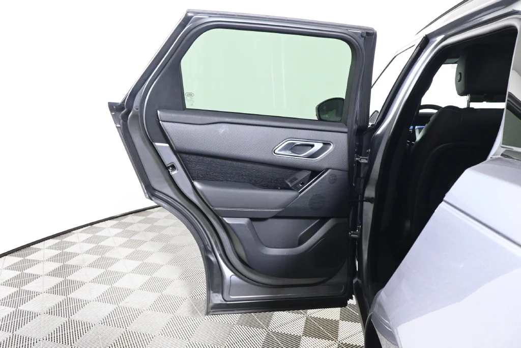 Used 2022 Gray Land Rover P250 R-Dynamic S image 32