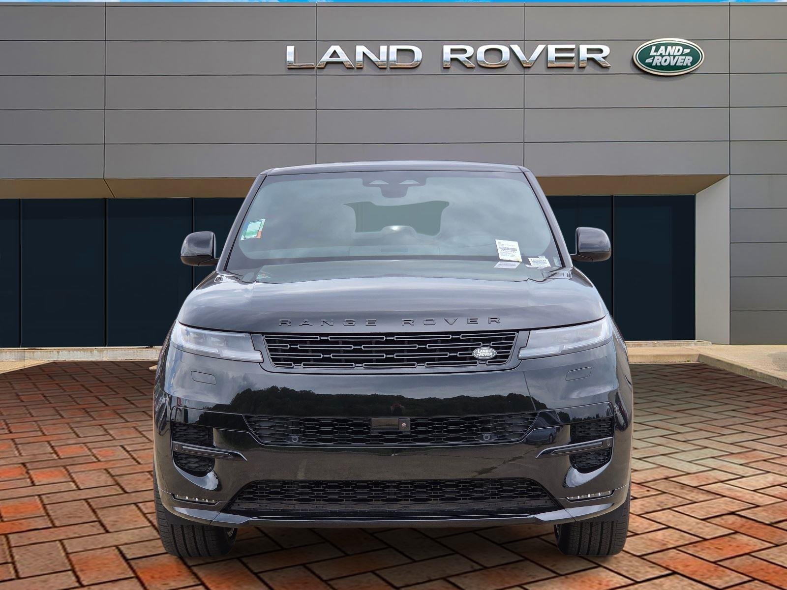 New 2026 Santorini Black Land Rover Dynamic SE image 2