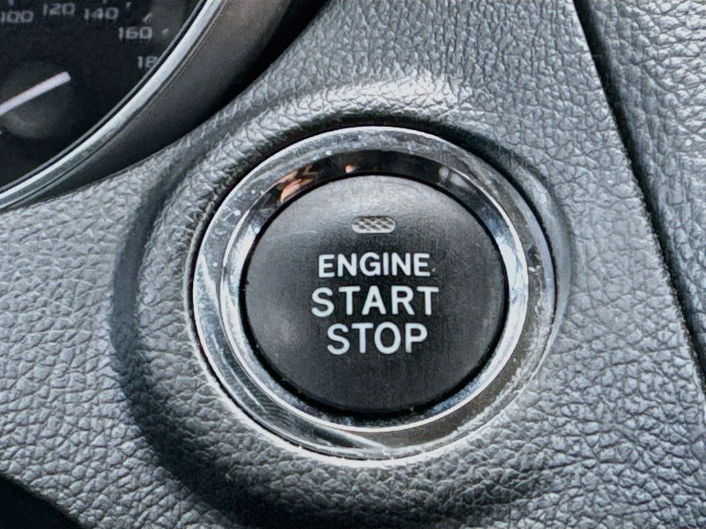 Used 2018 White Subaru 2.5i image 19