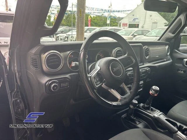Used 2018 Black Jeep Unlimited Sahara image 23