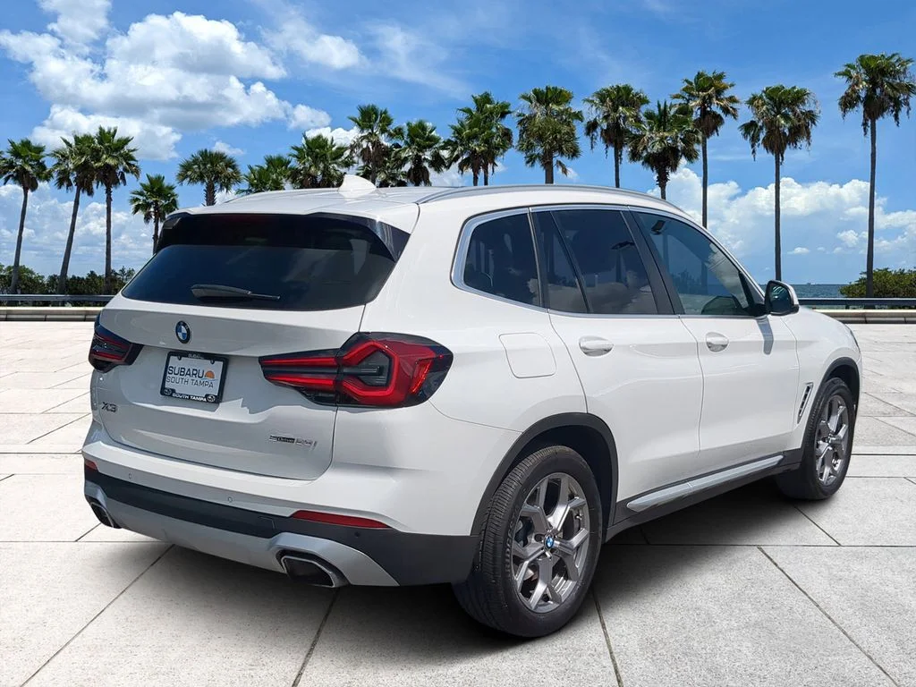 Used 2023 White BMW sDrive30i image 4