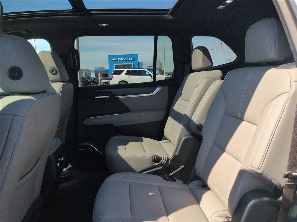 New 2026 Sterling Metallic GMC Elevation image 50