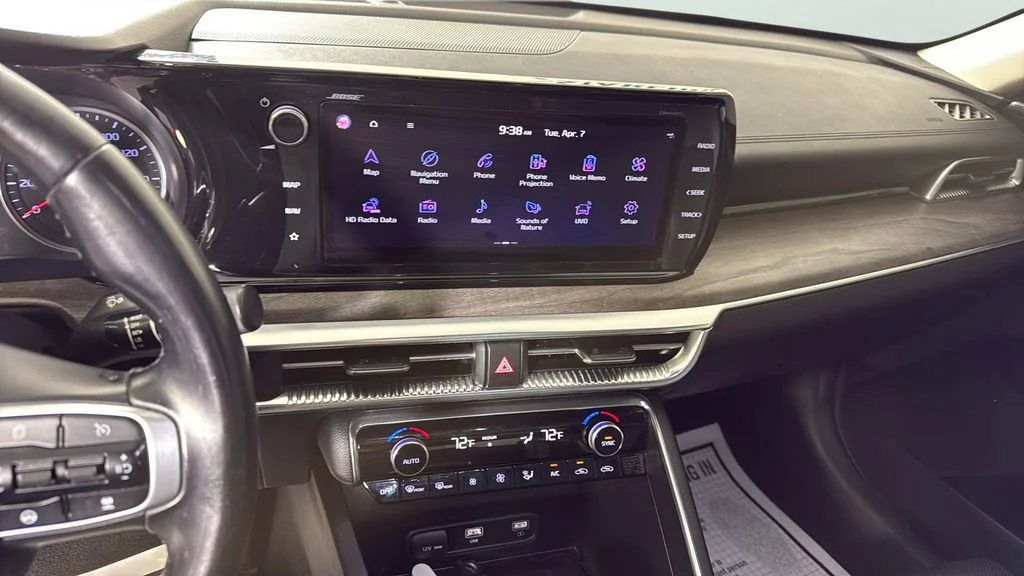Used 2022 White Kia EX image 20