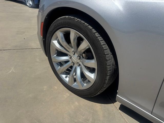 2018 Chrysler 300 Limited - Photo 7