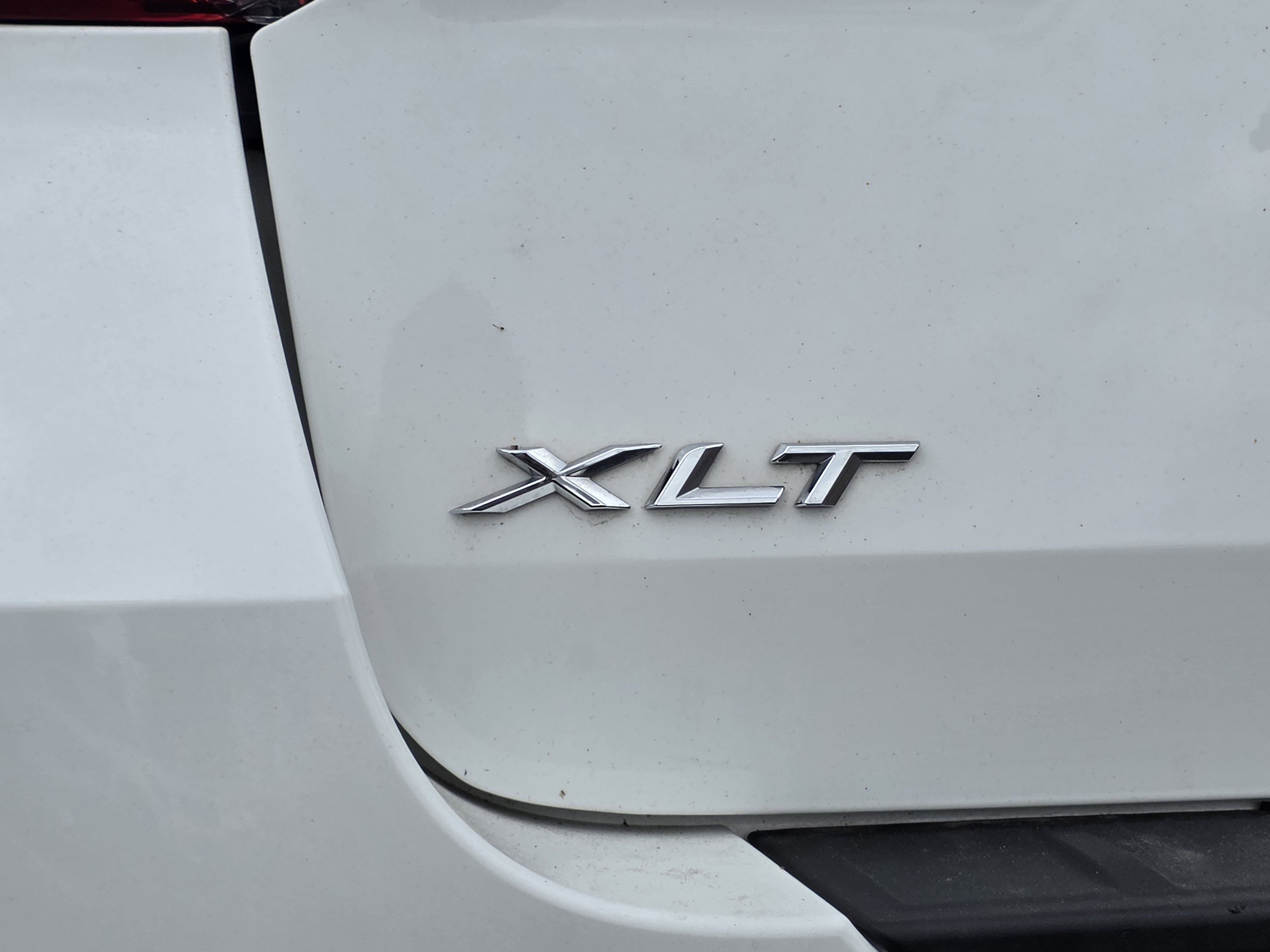 Used 2023 Star White Metallic Tri-Coat Ford XLT image 32