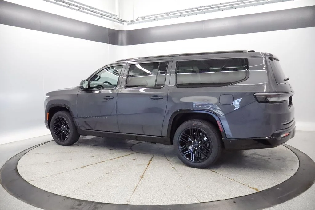 New 2026 Baltic-Gray Metallic Clear-Coat Exterior Paint Jeep Limited Reserve image 39