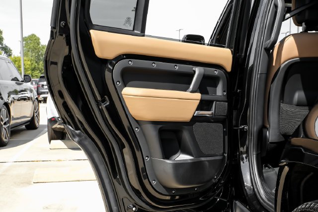 New 2026 Santorini Black Land Rover X-Dynamic SE image 47