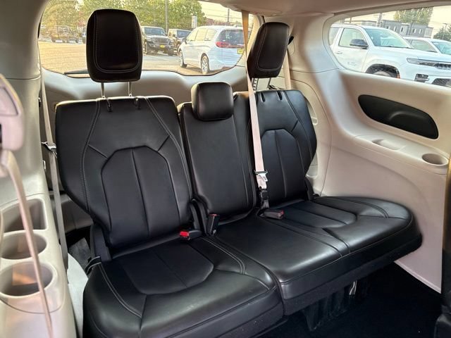 Used 2024 Diamond Black Crystal Pearlcoat Chrysler Touring L image 13