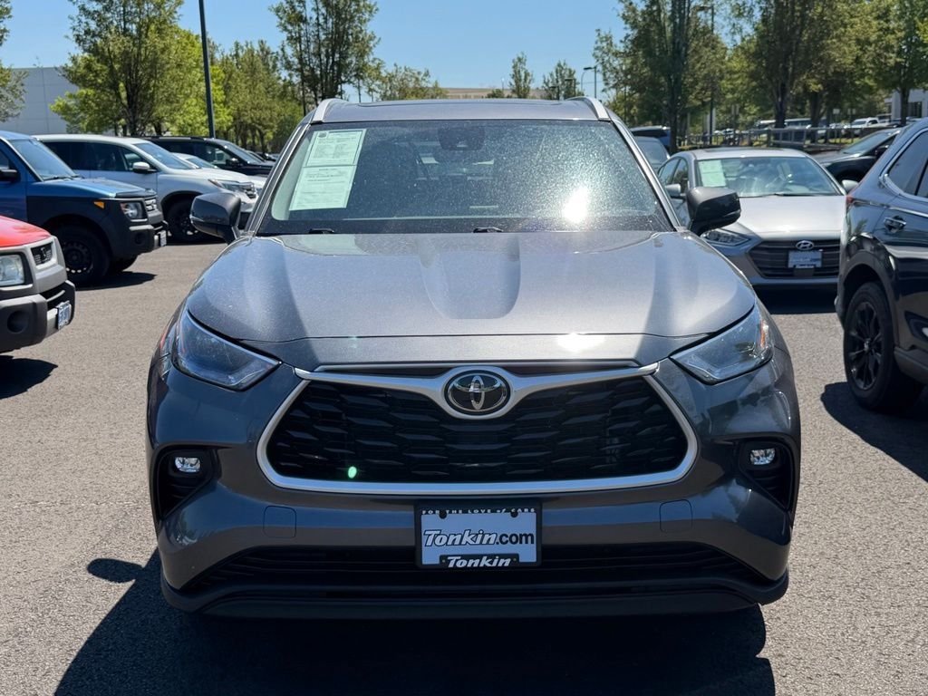 Used 2023 Magnetic Gray Metallic Toyota XLE image 3