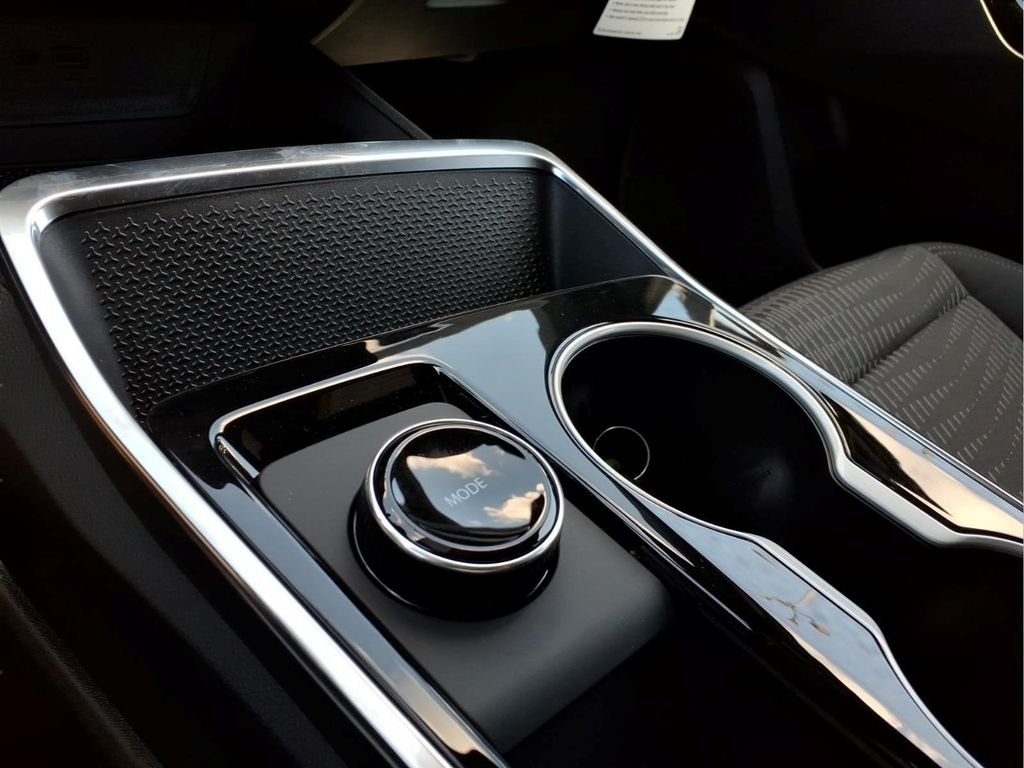 New 2027 Mosaic Black Metallic Chevrolet LT image 14