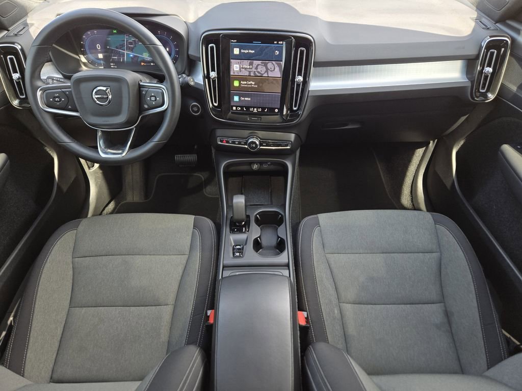 Used 2024  Volvo Core Bright Theme image 22