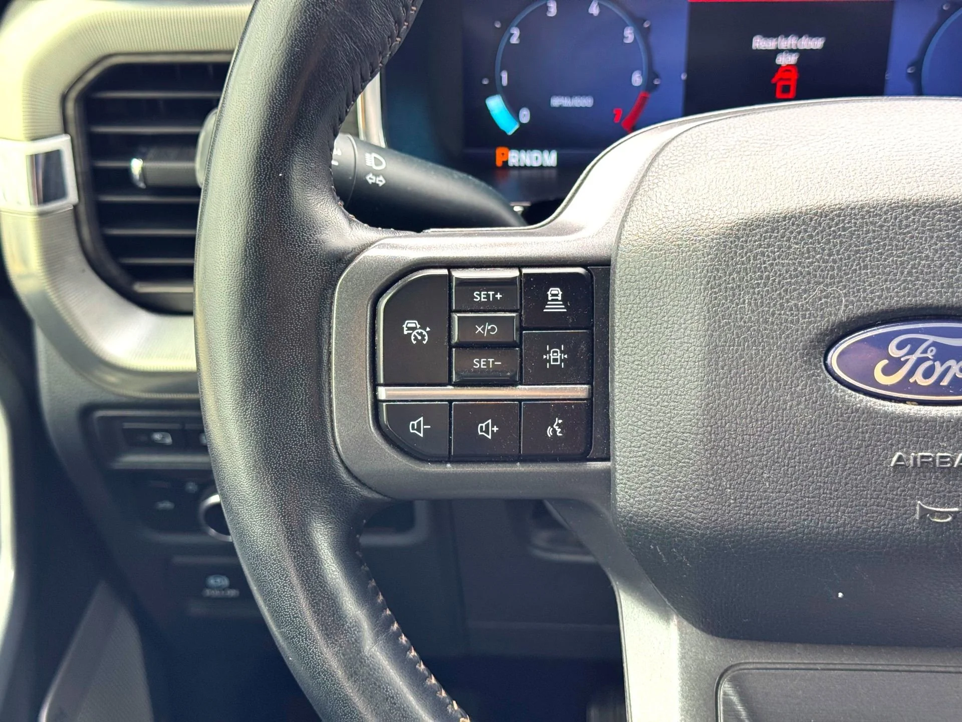 Used 2024  Ford Lariat image 20