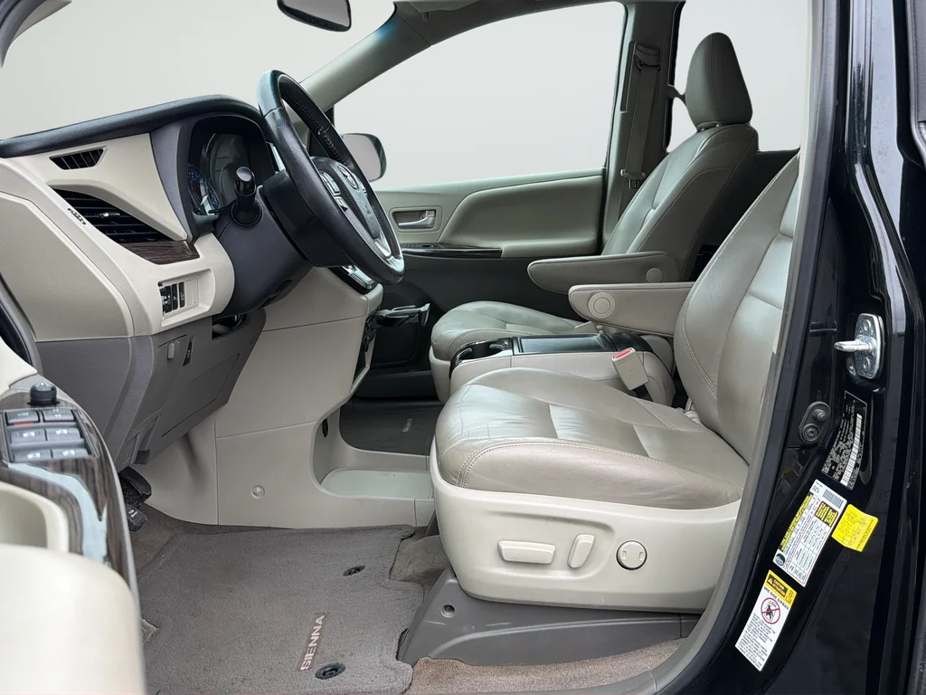 Used 2016 Black Toyota XLE image 10