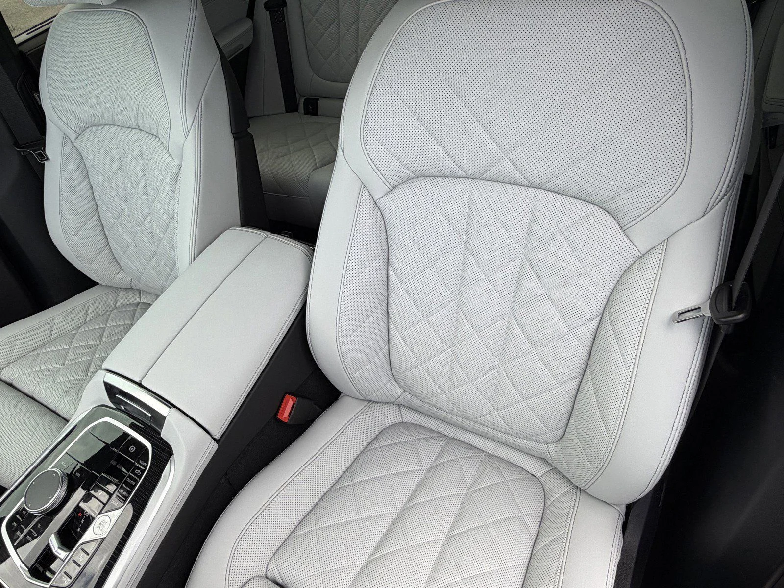 New 2026 Black Sapphire Metallic BMW xDrive40i image 25