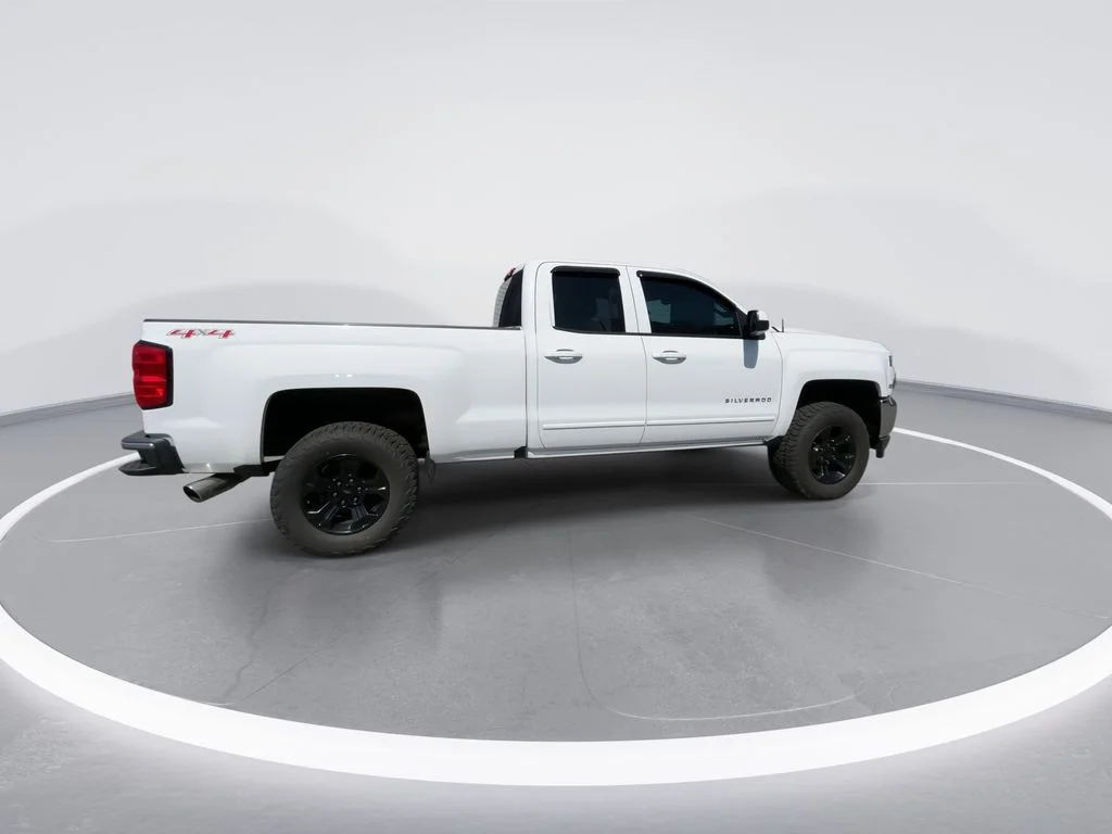 Used 2017 White Chevrolet LT image 9