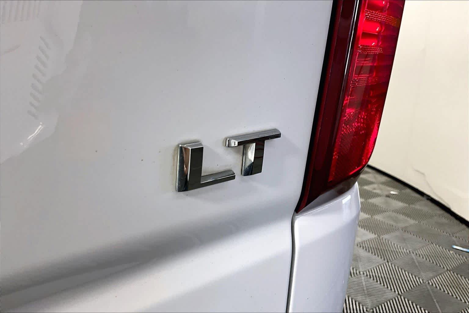 Used 2019 Summit White Chevrolet LT image 10