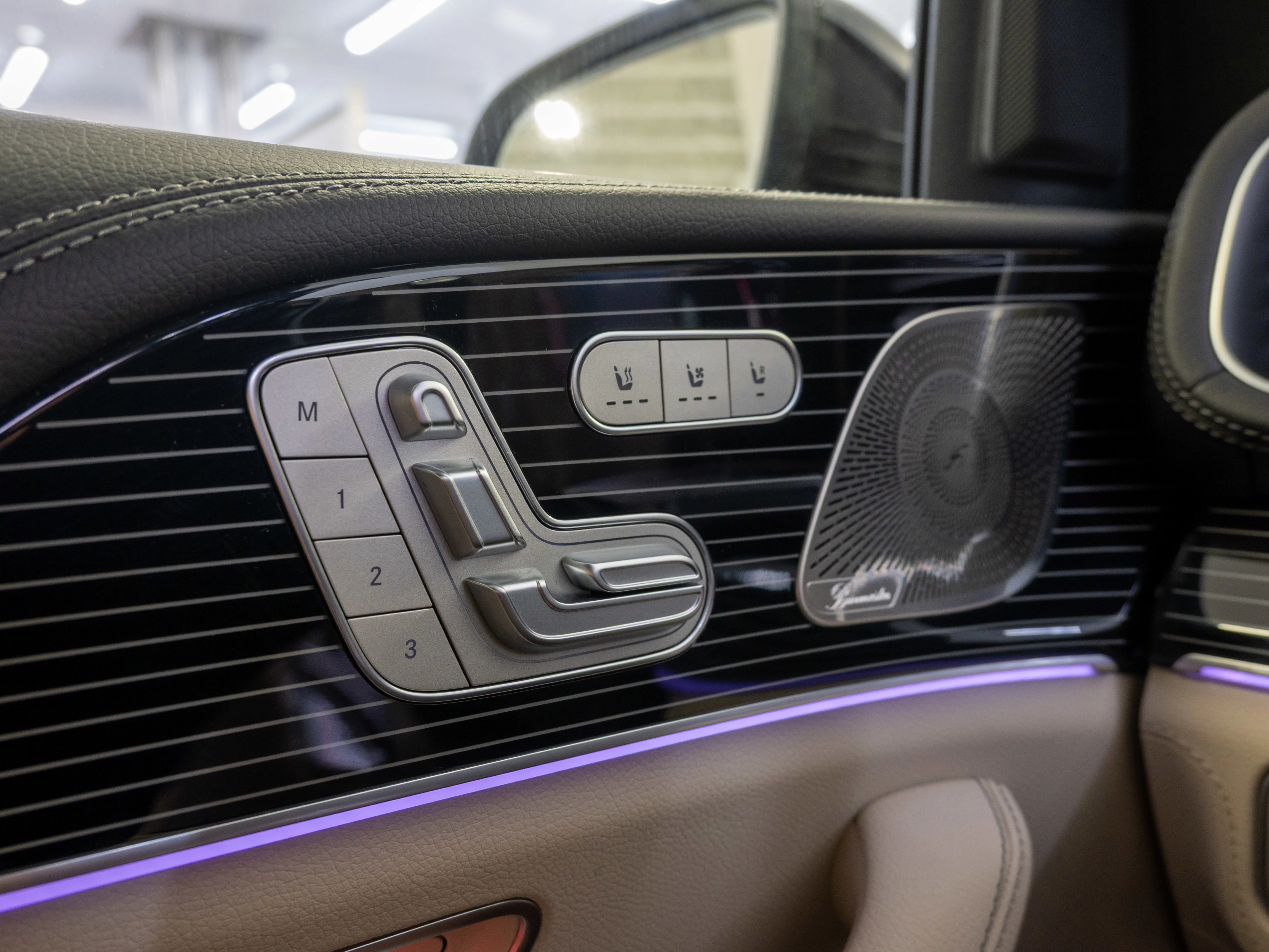 New 2026 MANUFAKTUR OPALITE WHITE BRIGHT Mercedes-Benz GLS 450 image 10