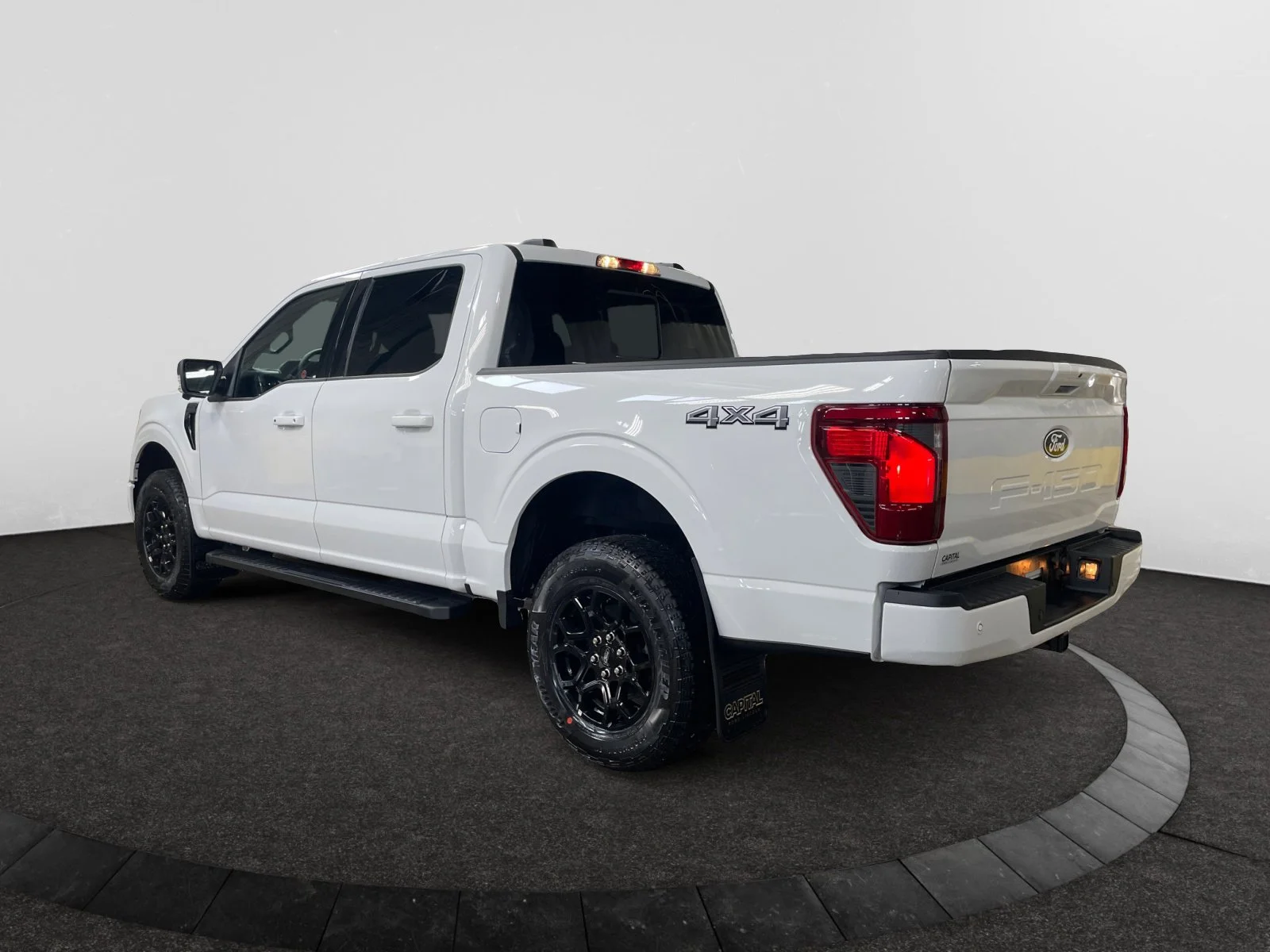 New 2026 Oxford White Ford XLT image 3