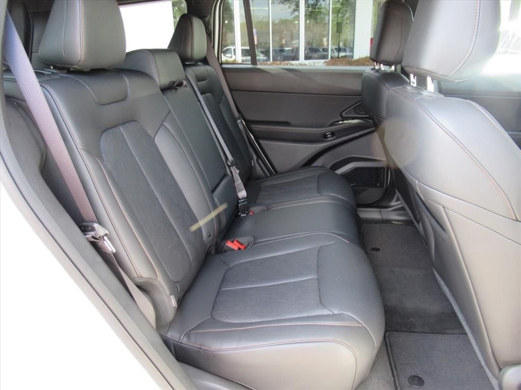 New 2026 Bright White Clear-Coat Exterior Paint Jeep Overland image 32