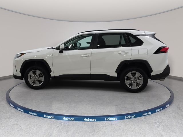 Used 2025 White Toyota XLE image 9