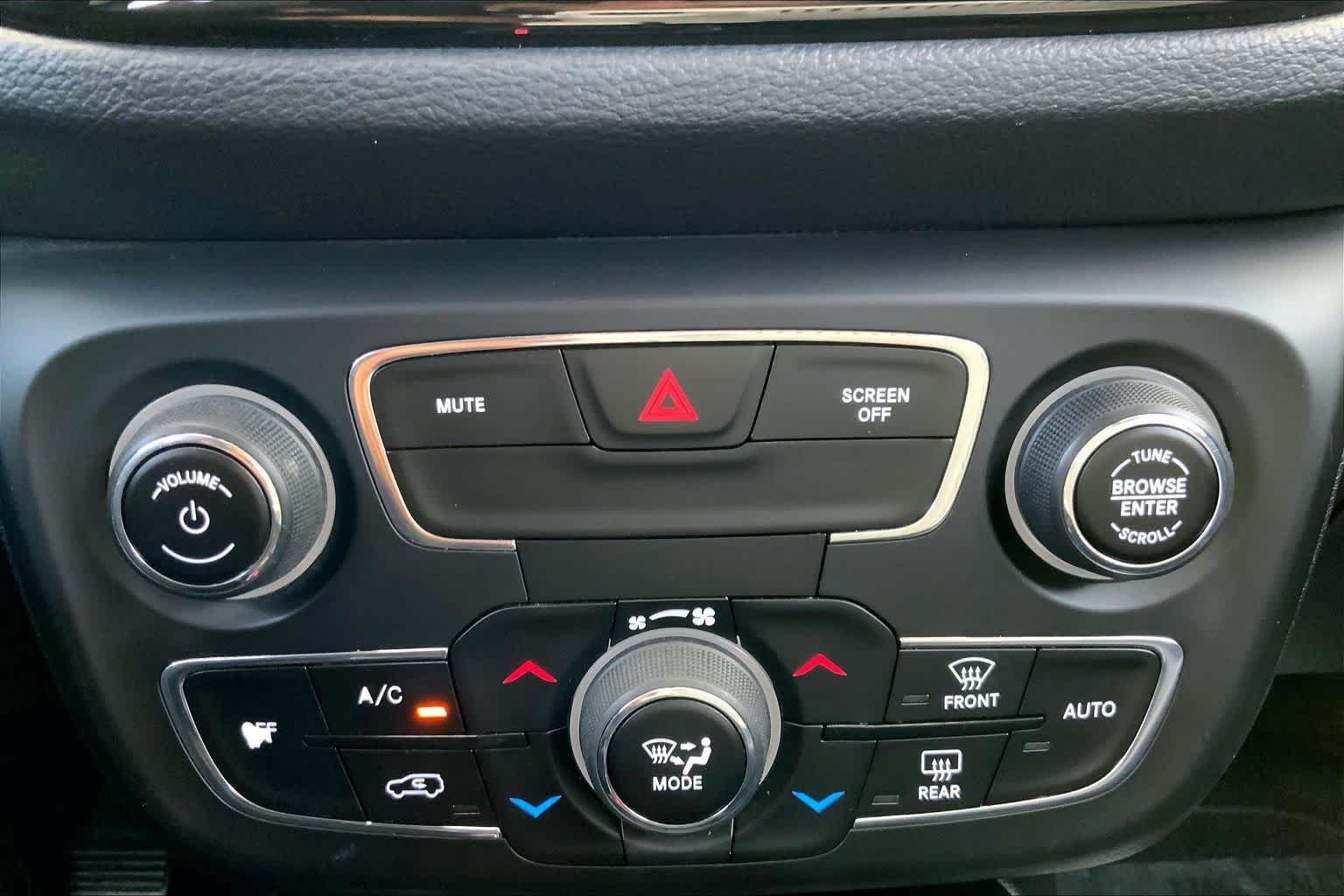 Used 2019 Granite Crystal Metallic Clearcoat Jeep Altitude image 34