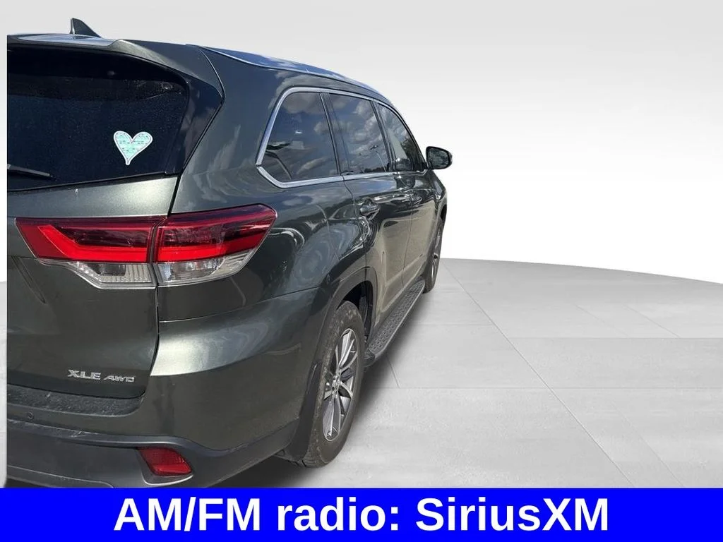 Used 2019 Green Toyota XLE image 6