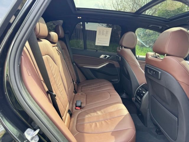 Used 2019 Black Sapphire Metallic BMW xDrive40i image 17