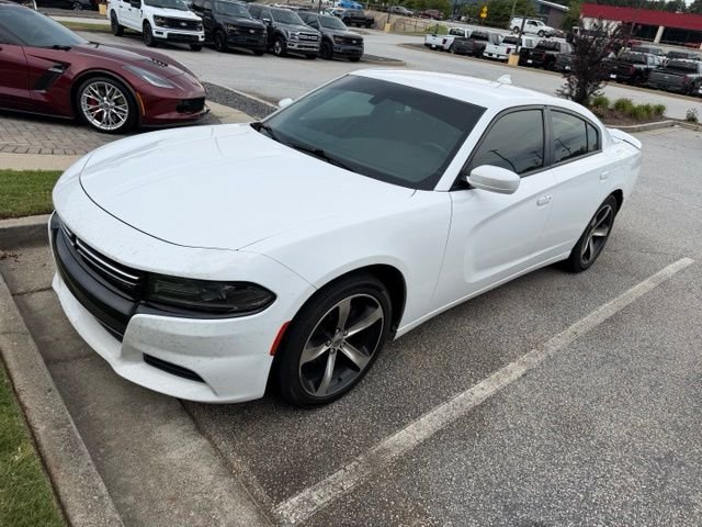 Used 2017 White Dodge SXT image 2