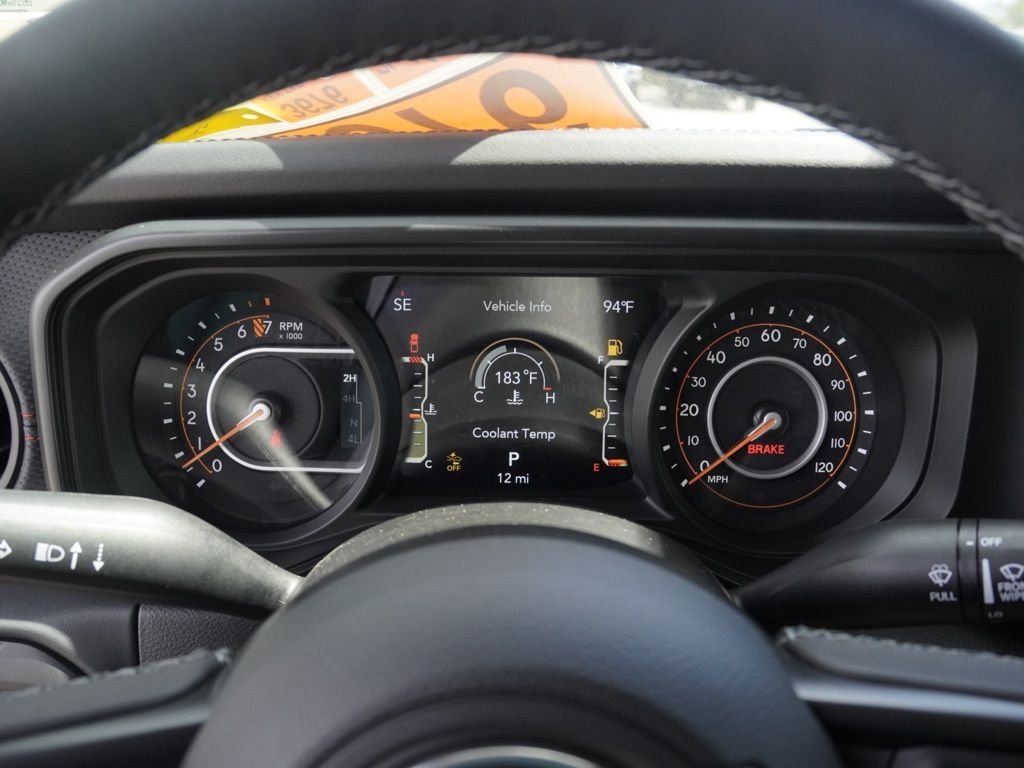 New 2026 Bright White Clear-Coat Exterior Paint Jeep Rubicon image 12