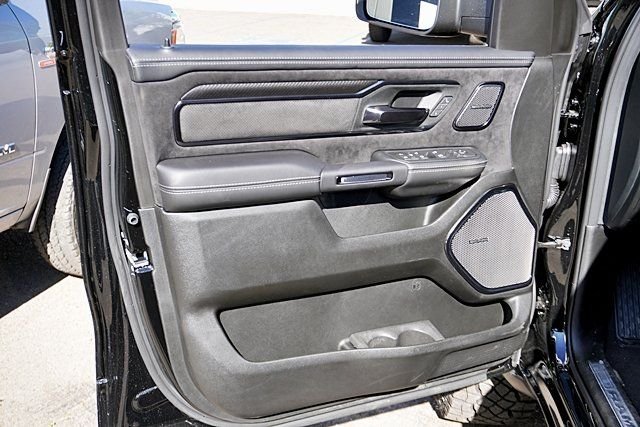 New 2026 Diamond Black Crystal Pearl-Coat Exterior Paint RAM RHO image 33