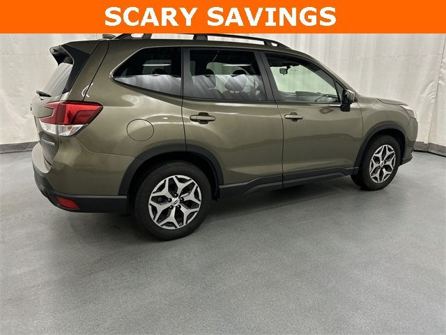 2022 Subaru Forester Premium photo 2