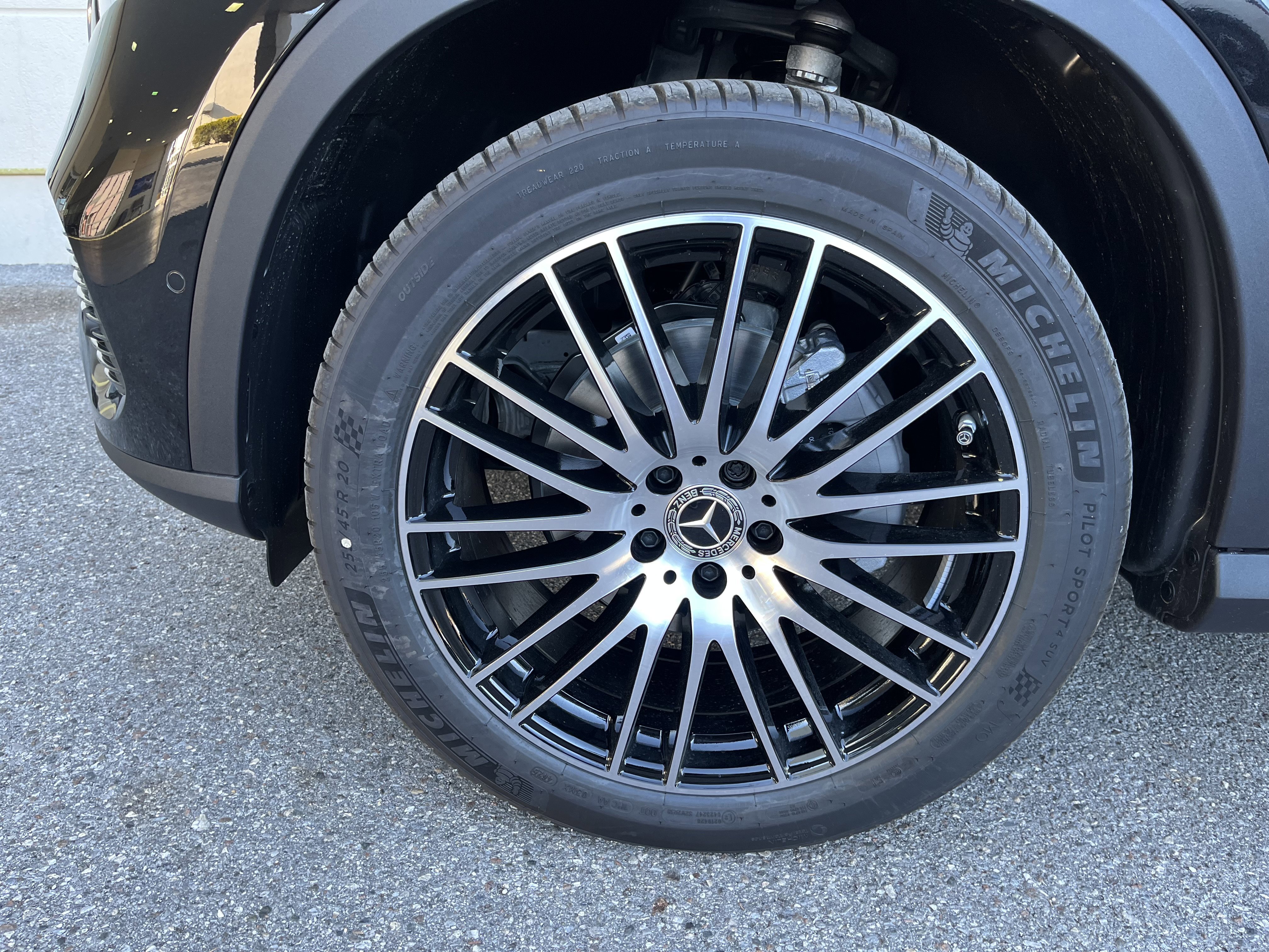 New 2026 Obsidian Black Metallic Mercedes-Benz GLC 300 image 40