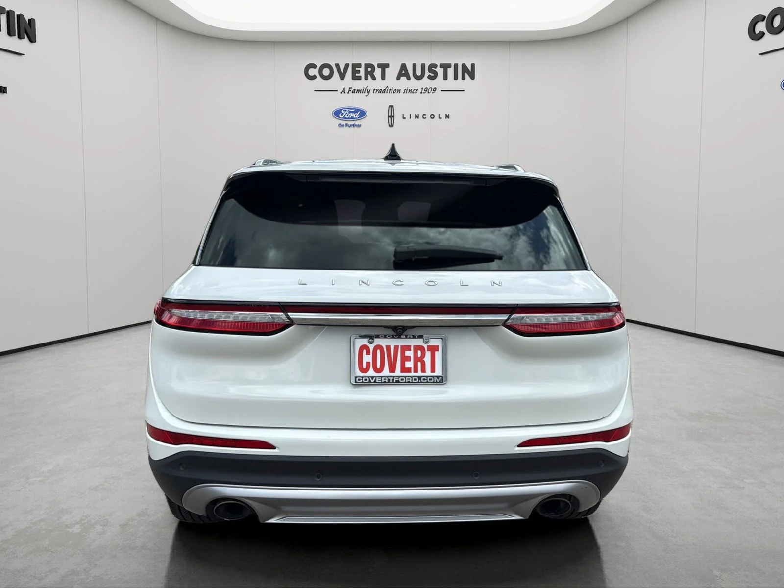 Used 2022 White Lincoln Standard image 4