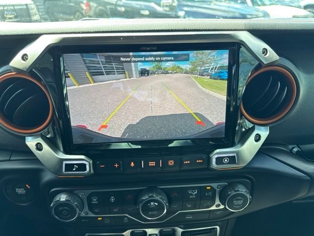 Used 2023 Black Clearcoat Jeep Mojave image 22
